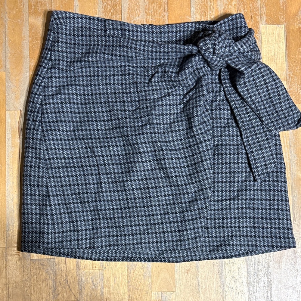 Wilfred Black and Gray Houndstooth Mini Skirt with Side Bow